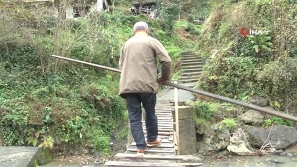 Evine Misafir Kabul Edemiyor... Yolu ile Evi Arasındaki Bağlantısı 'Telefon Direği'