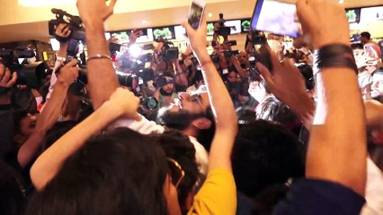 Watch CRAZY Moment of Fan and SIMMBA Star Ranveer Singh