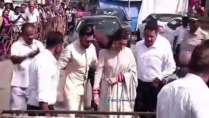 Newlywed Deepika Padukone & Ranveer Singh Visit Siddhivinayak Temple In Mumbai