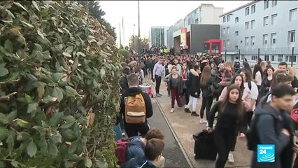 Fransa'da Lise Öğrencilerinden 'eğitim Reformu' Protestosu