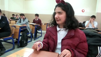 Görme engelli Betül'ün azmi...Hukukçu olmayı hedefleyen 17 yaşındaki Betül Ağır: 'Eğitim için hiçbir şey engel değil'