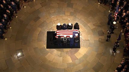 Le cercueil de George H.W. Bush arrive au Capitole