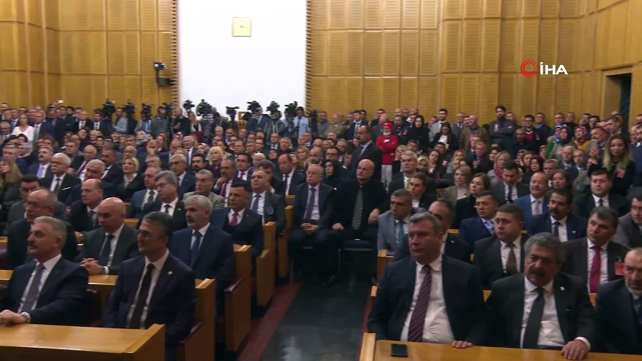 MHP Genel Başkanı Bahçeli: 'Yeni bir çözüm süreci için kendini akil sanan zeka özürlüler bu kış kıyamette niye Oslo'ya giderler? Kandil'e gitseler kendilerini yormazlardı. Yine bildik isimler sahnededir. Yarım akıllı çürük akiller, Türkçe