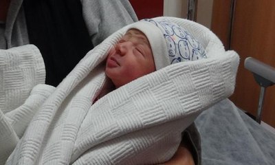 Yol kenarında yeni doğmuş bebek bulundu