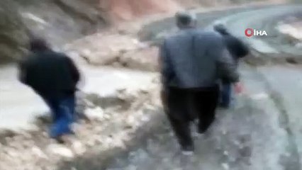 Erdemli'de dereler taştı, köprü çöktü