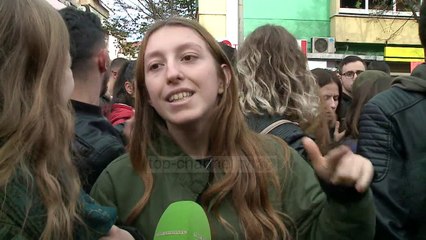 Protesta e studentëve, qeveria tërhiqet nga tarifimi i provimeve të mbartura - Top Channel Albania