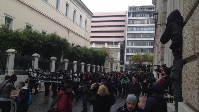 Ένταση στις πορείες για τα 10 χρόνια από τη δολοφονία Γρηγορόπουλου