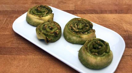 Recette : Roulés au pesto et au fromage râpé