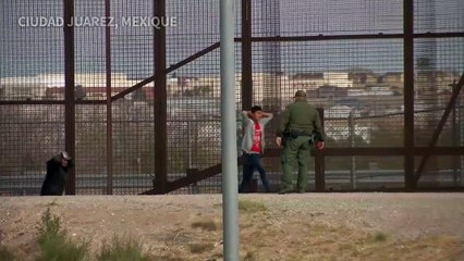 Mexique: des migrants se rendent aux autorités américaines