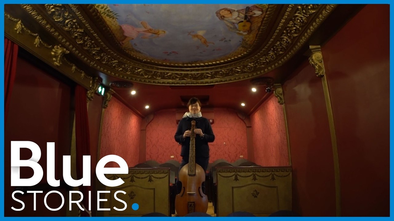 À bord d’un “Opéra bus”, cette musicienne sillonne les campagnes à la reconquête des déserts culturels