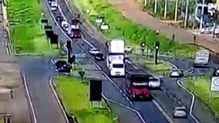 Nova câmera mostra flagrante de colisão de trânsito na BR-277
