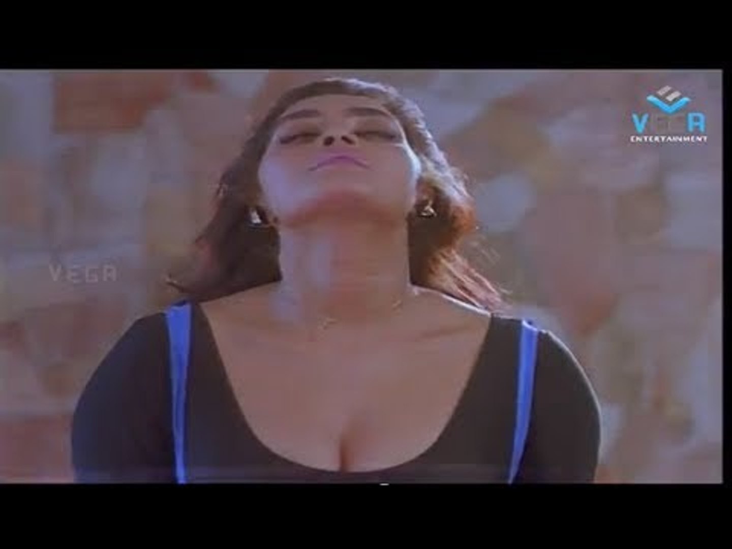 Silk Smitha Yoga Dance - Song - Play Girls