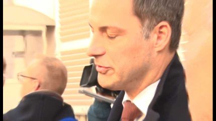 Le kern reporté, le Premier ministre poursuit des consultations politiques