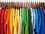 Porter des vêtements colorés : évitez le fashion faux pas !