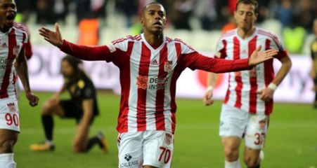 Sivasspor'un Dünyaca Ünlü Yıldızı Robinho: Umarım 10 Yıl Daha Sivas'ta Kalırım