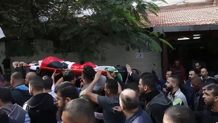 القوات الإسرائيلية تقتل فلسطينيا في توغل لها بالضفة الغربية