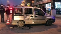 Trafik kazası: 2 polis yaralı - İZMİR