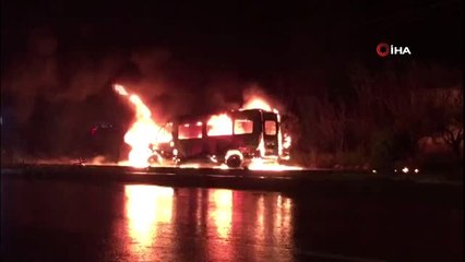 Park Halindeki Minibüs Alev Alev Böyle Yandı