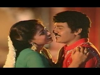 Ilaiyaraaja Hit Song From Tamil Movie || Maalai Karukayil Video Song