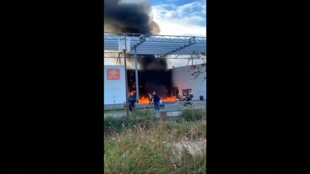 شاهد: اشتعال النار في مدرسة في خلال احتجاجات السترات الصفراء في تولوز