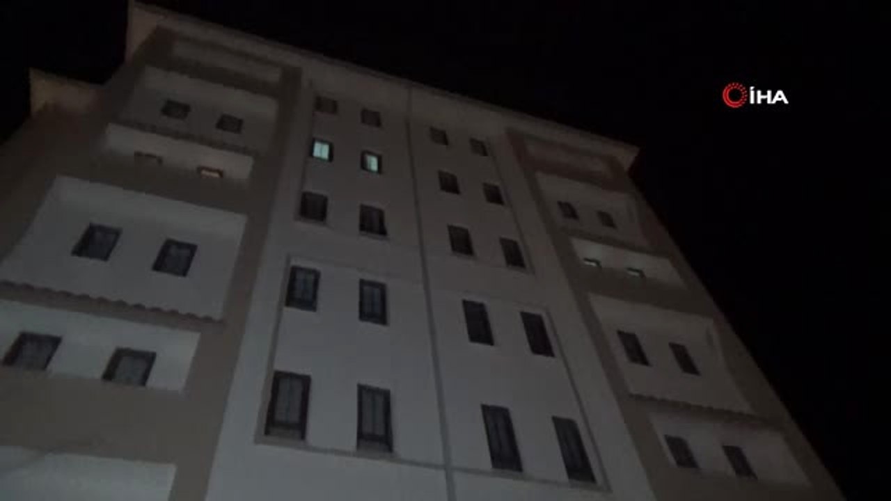 Karaman'da 7 Katlı Binanın 5'nci Katından Düşen Şahıs Yaralandı