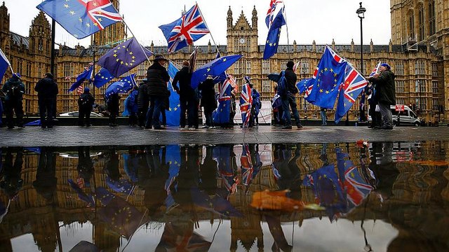 Brexit: Διπλή ήττα στο Κοινοβούλιο για την κυβέρνηση Μέι