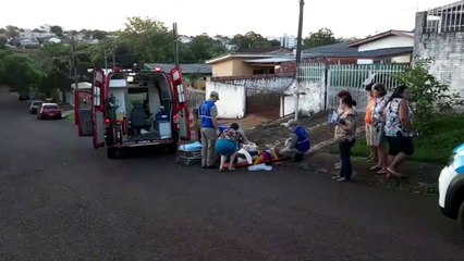 Adolescente tem luxação no joelho ao sofrer queda