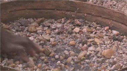 Sierra Leone village waits for diamond royalties