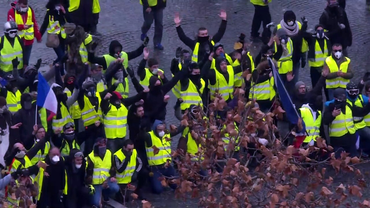 Französische Regierung knickt vor Gelbwesten ein