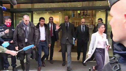 Macron da marcha atrás ante presión de los "chalecos amarillos"