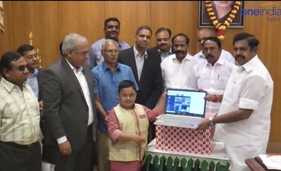 பார்வை குறைபாடுடைய மாணவனுக்கு நவீன மடிக்கணினியை வழங்கிய முதல்வர்- வீடியோ