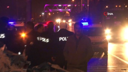 Kontrolden çıkarak demir bariyerlere saplanan otomobil hurdaya döndü: 1 yaralı