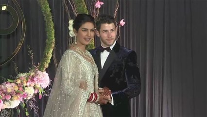 Priyanka-Nick shine bright at their Delhi wedding reception | OneIndia News