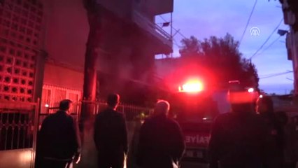 Yangında Mahsur Kalan 4 Kişiyi İtfaiye Ekipleri Kurtardı