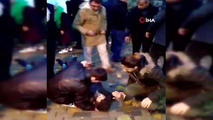 Esenyurt'ta Servis Minibüsü Ağaca Çarptı: 2'si Ağır 14 Yaralı