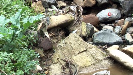 Su taşkınları 'şifalı su' akan dereyi yok etti