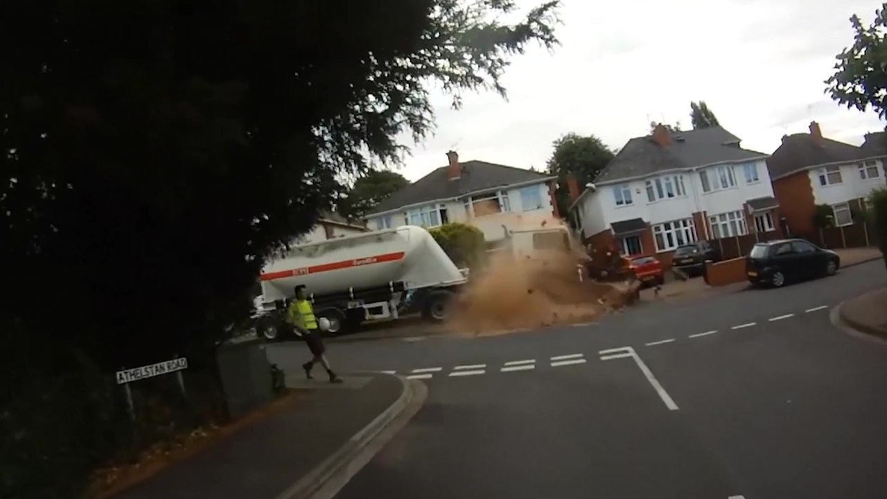 Un camion-citerne sans chauffeur fait un carnage dans une rue