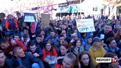 Download Video: Report TV - Studentët e Arkitekturës në protestë, grupohen para Ministrisë së Arsimit