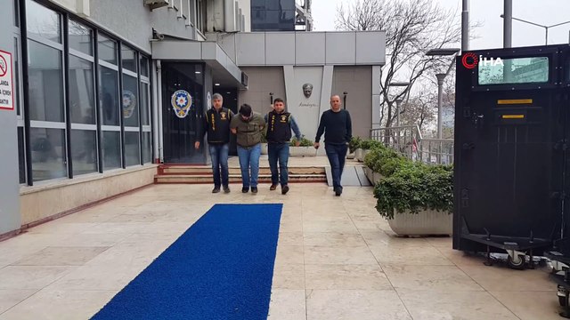 Kasiyerin boğazına bıçak dayadı pişman değilim dedi... Soygun anı kameralarda