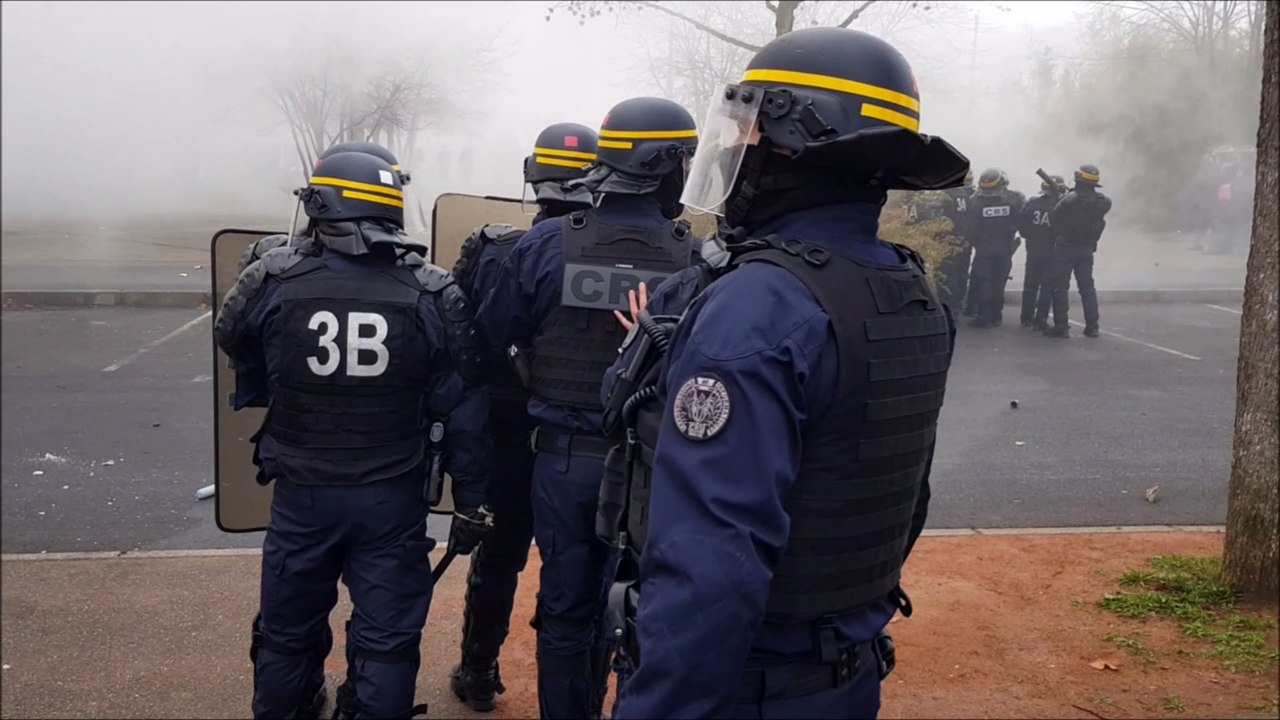 Heurts entre policiers et lycéens à Bron