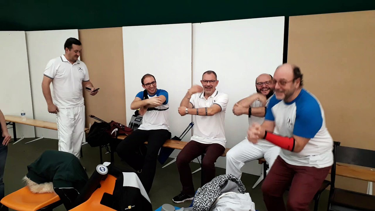 Séance collective d'échauffement au concours de Wissous