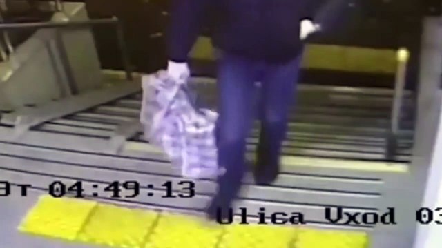 Escena de película: ladrón vuela cajero automático y lo vacía