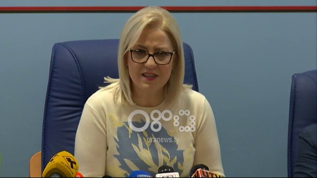 Ora News - Nikolla sqaron studentët për trifat: VKM-ja s'ka hyrë në fuqi, nuk ju prek