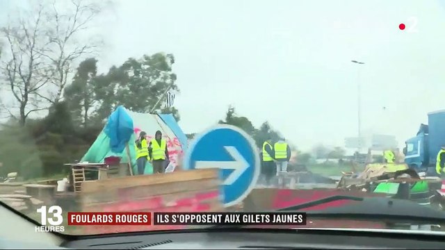 Foulards rouges : les opposants aux gilets jaunes