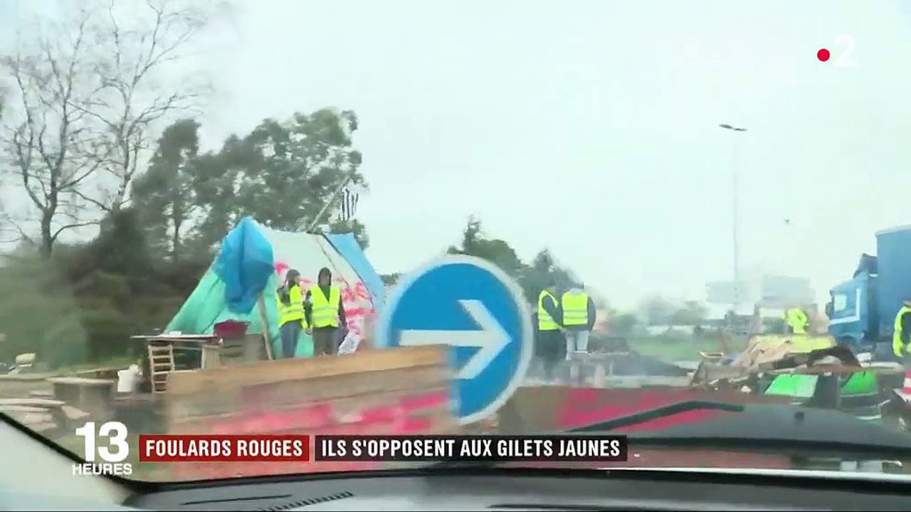"Foulards rouges": les opposants aux "gilets jaunes"