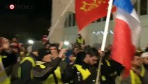 La Gendarmerie posa l'elmetto: solidali coi gilet gialli anti Macron | Notizie.it