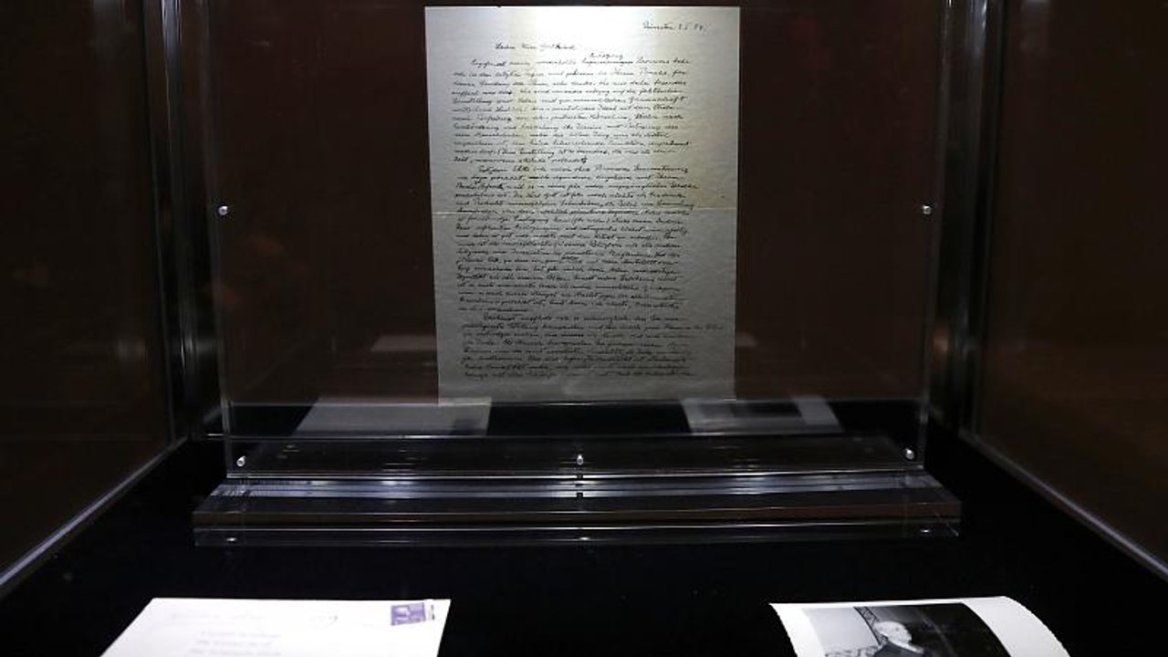 Vente record pour un manuscrit d'Albert Einstein