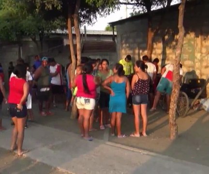 Sujetos en motocicleta dispararon a un grupo de amigos dejando cuatro personas heridas en Potoviejo