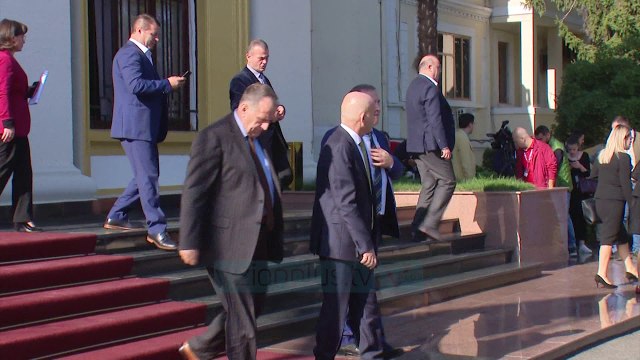 Ja emrat e 28 deputetëve të opozitës që iu digjet mandati - News, Lajme - Vizion Plus