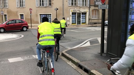 Des réfugiés sensibilisés à la sécurité routière à vélo